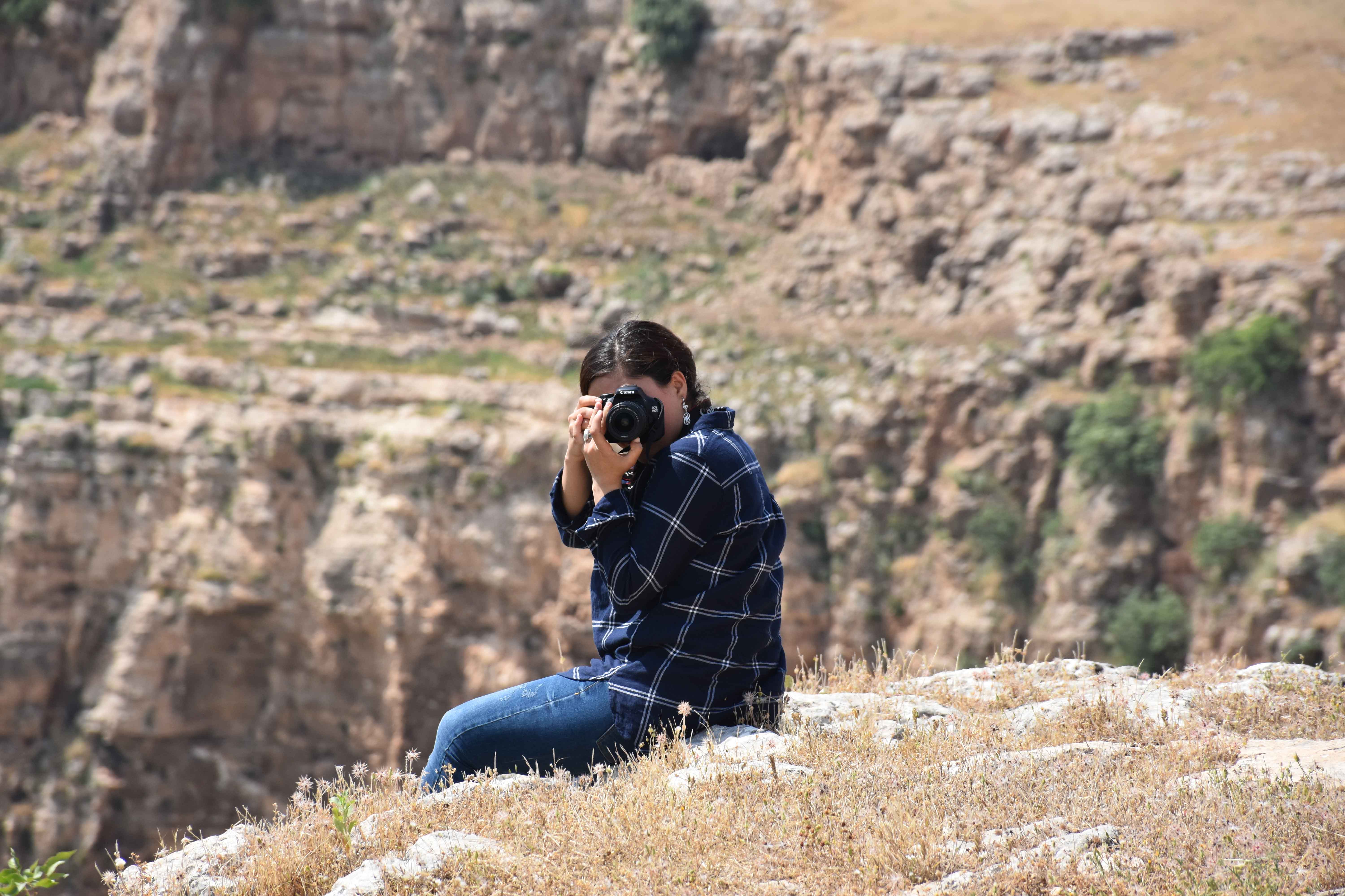 I dedicate this article to the reporters at the frontlines of war